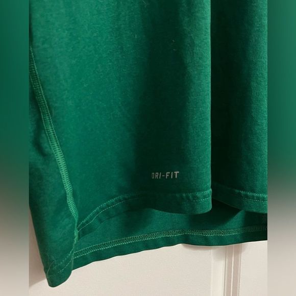 NWT Nike Dri-Fit Crewneck Green Sweat-Wicking Odor Resistant Athletic Top Sz S - Picture 3 of 8